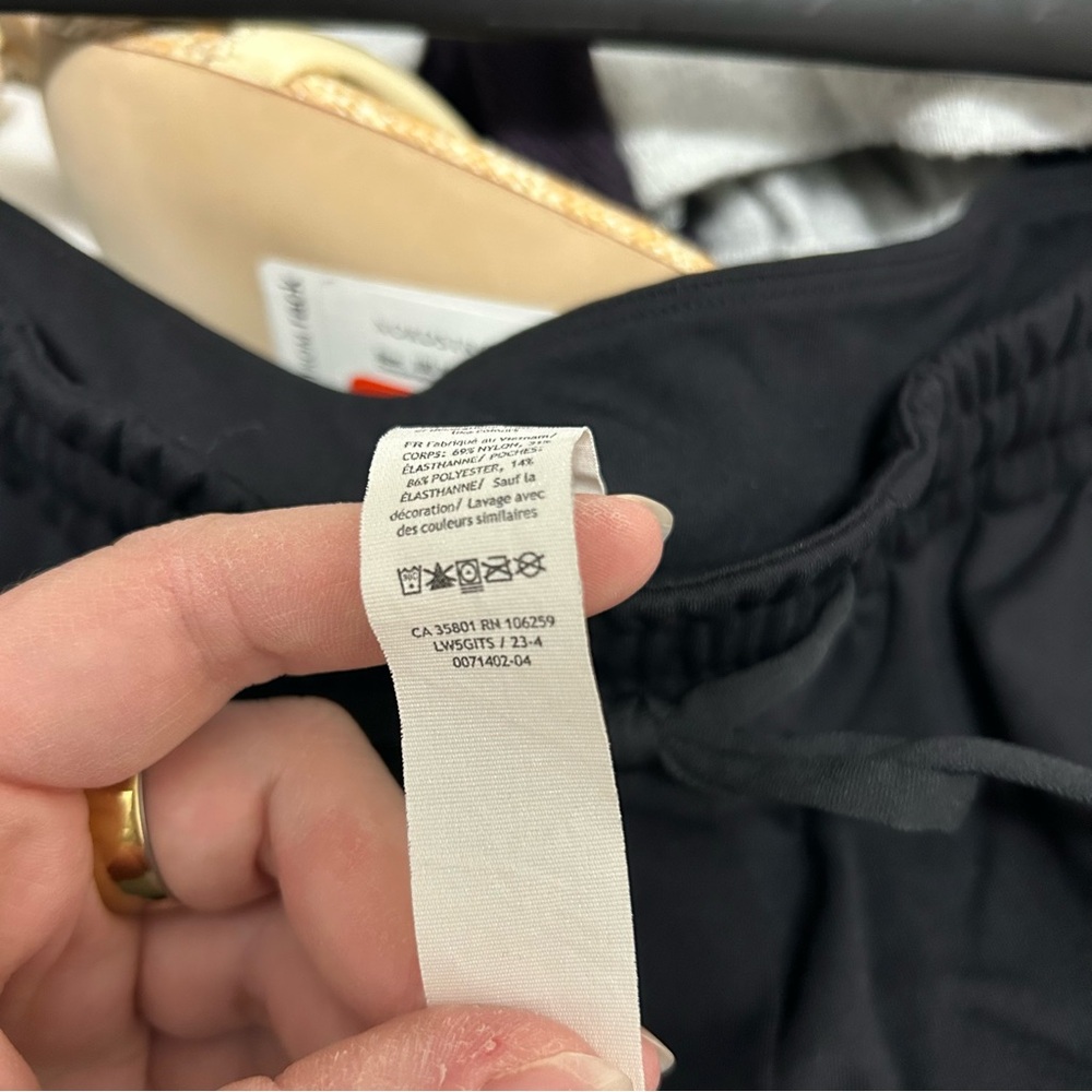 Lululemon Tapered Leg Pant Pant 7/8 Length Luxtreme Black Size Extra Large - Picture 6 of 6